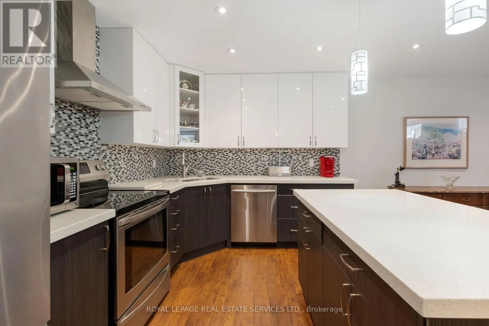 15 WESTROYAL ROAD