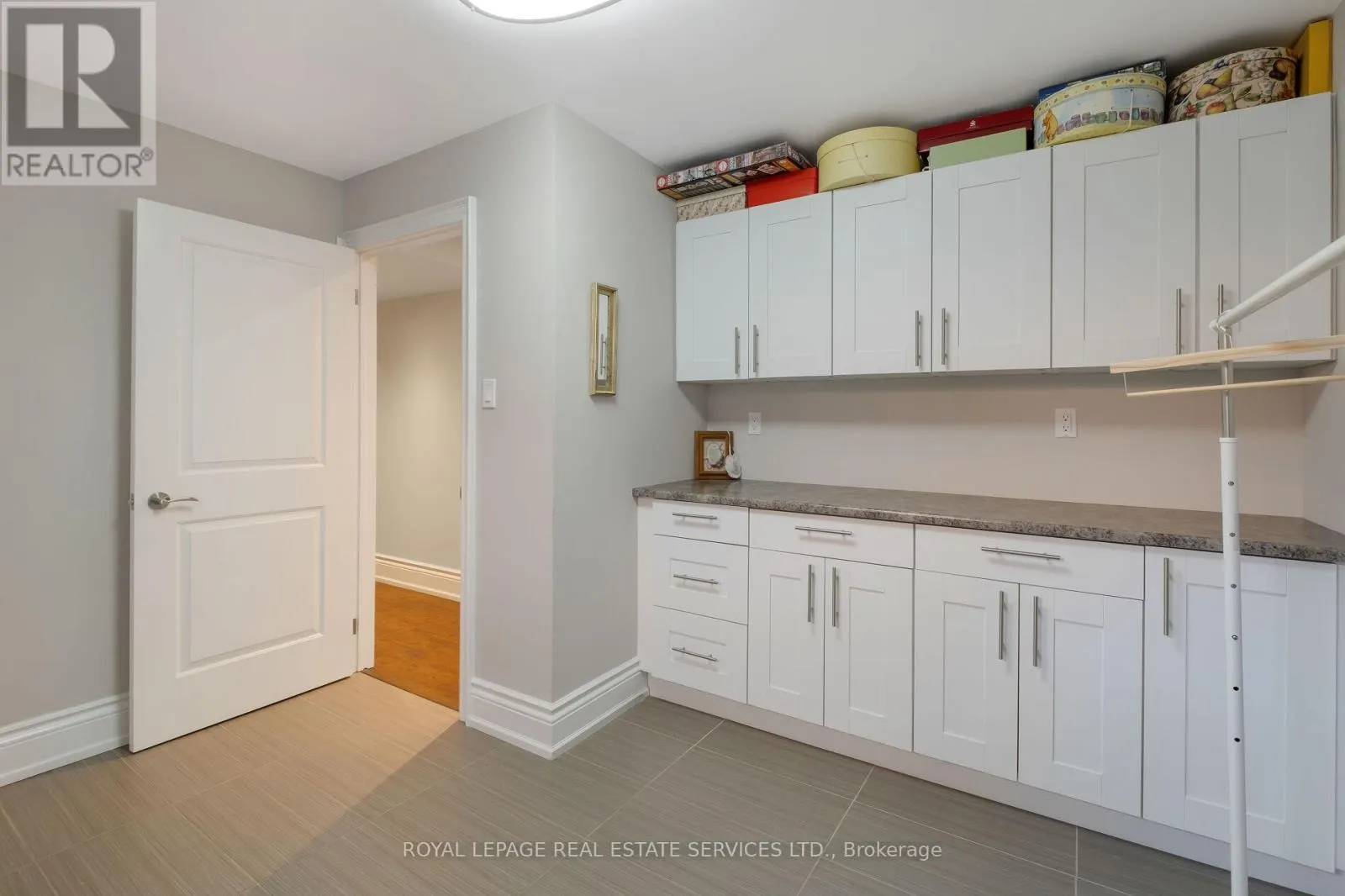 15 WESTROYAL ROAD