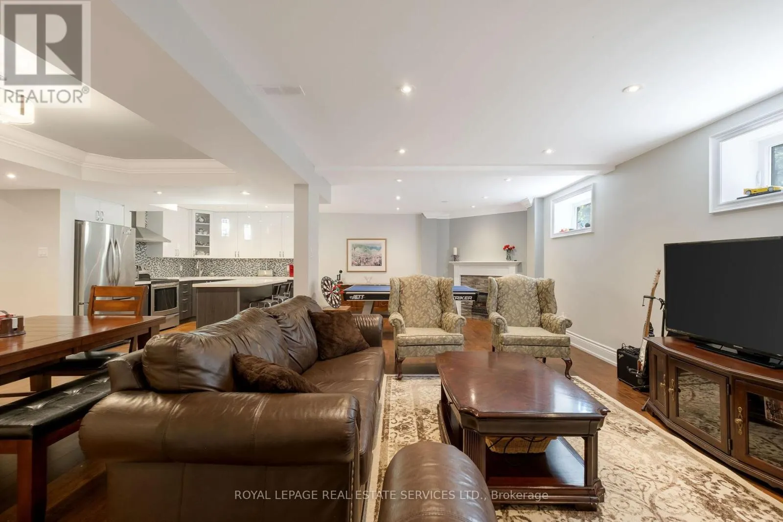 15 WESTROYAL ROAD