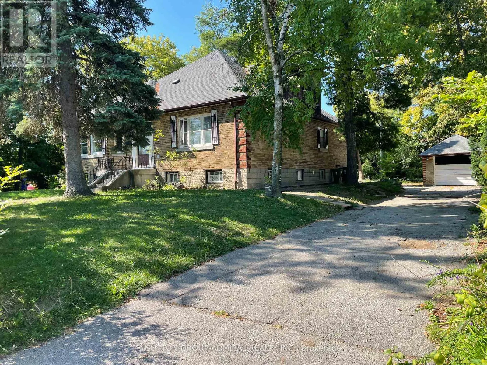 2 BOTFIELD AVENUE