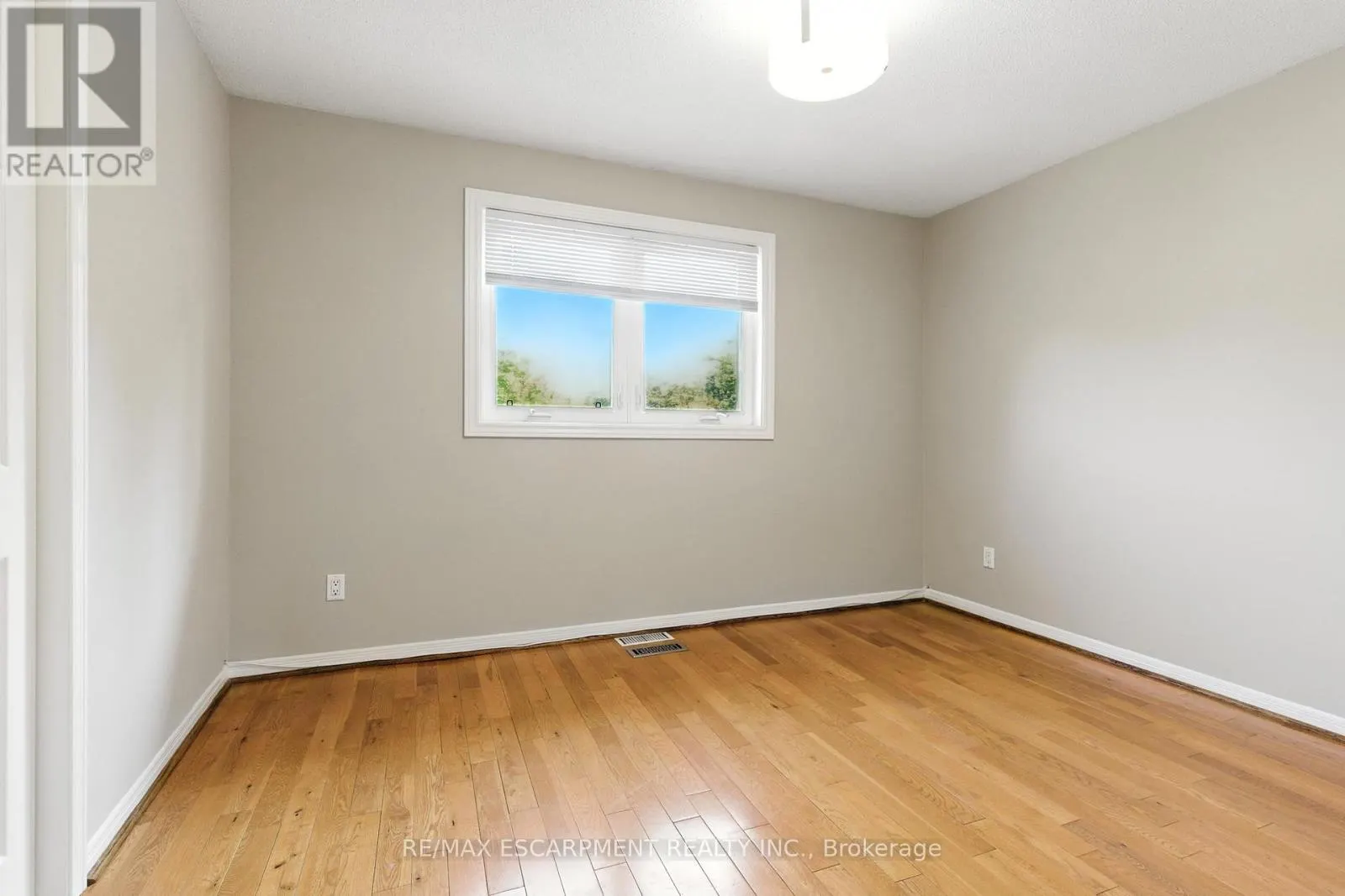 1624 GALLANT DRIVE