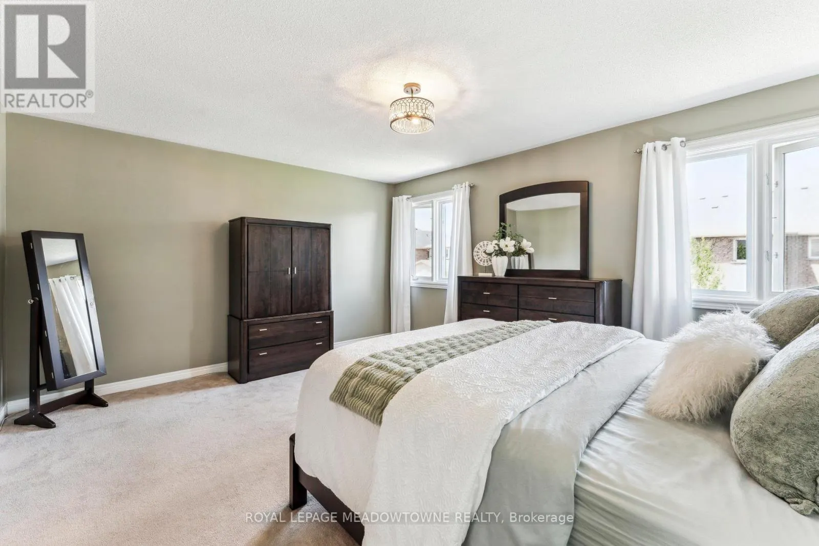1186 EZARD CRESCENT