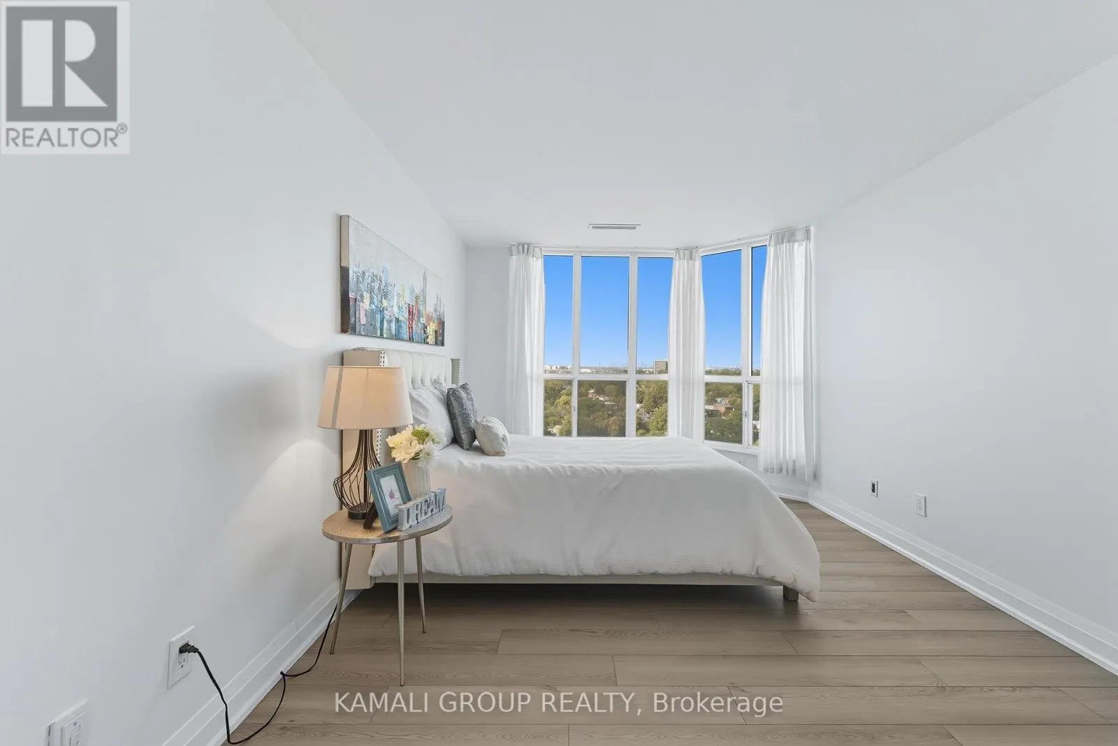 1405 - 2285 LAKE SHORE BOULEVARD W