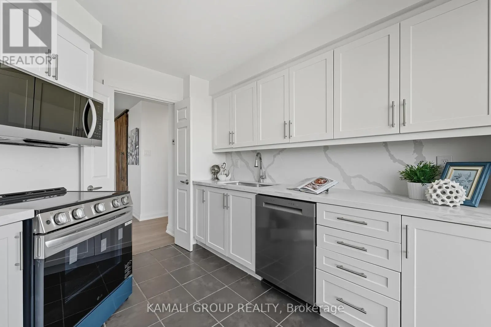 1405 - 2285 LAKE SHORE BOULEVARD W