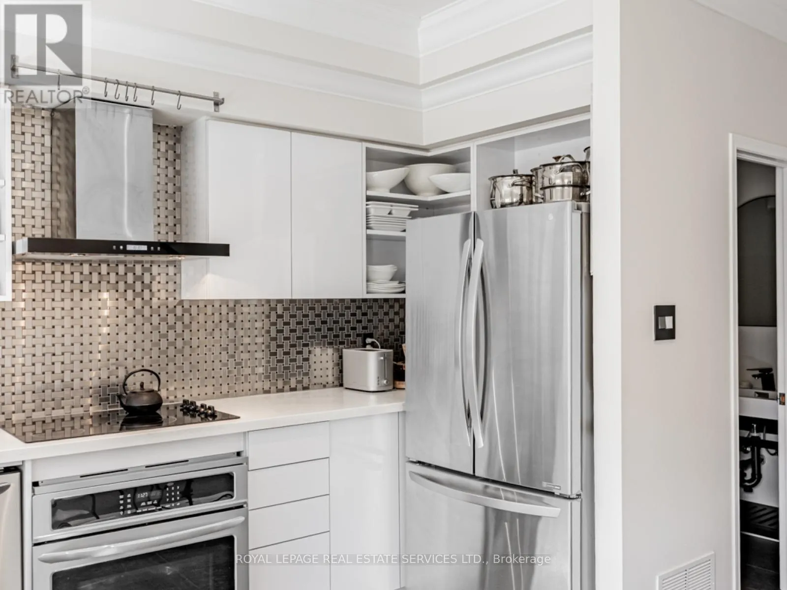 105 HARBOURVIEW CRESCENT
