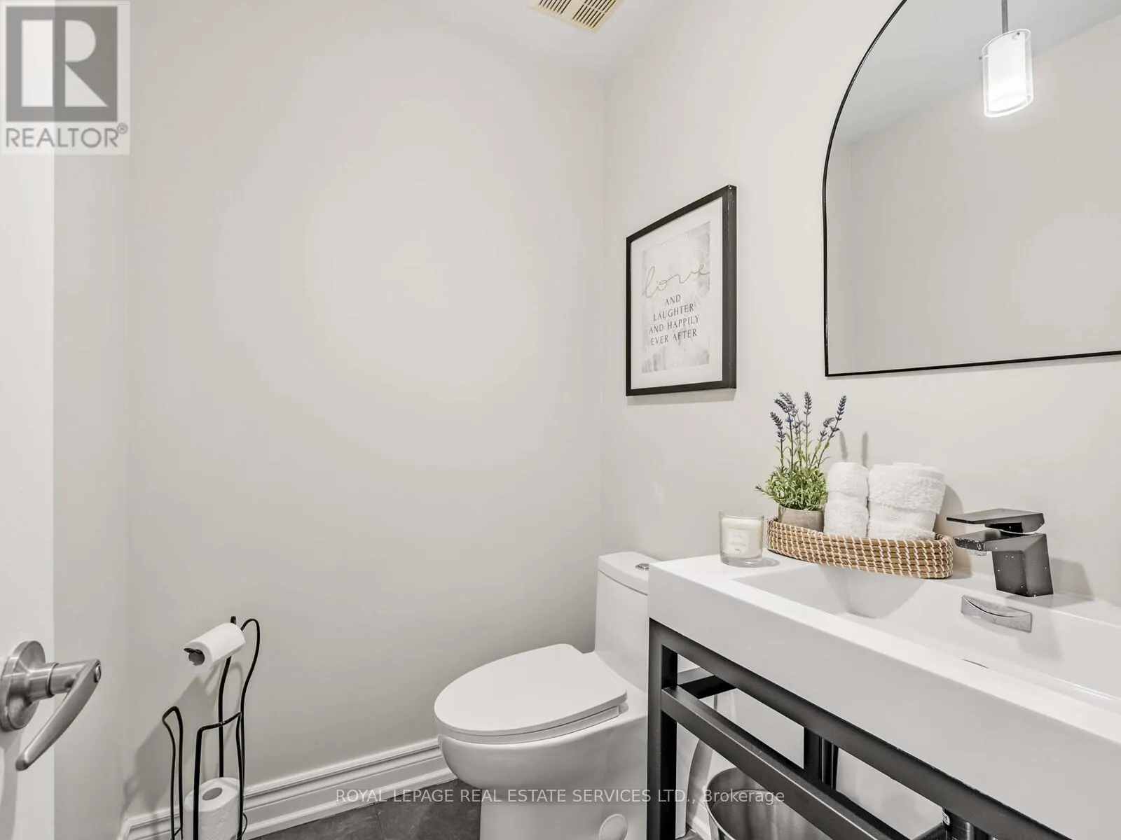 105 HARBOURVIEW CRESCENT