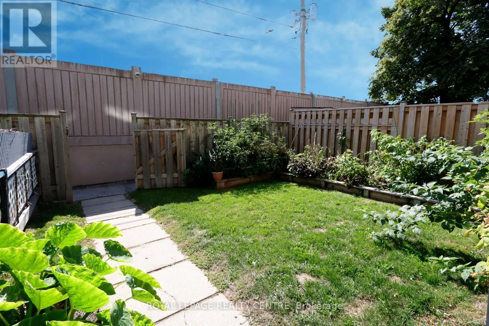 183 - 1055 DUNDAS STREET E