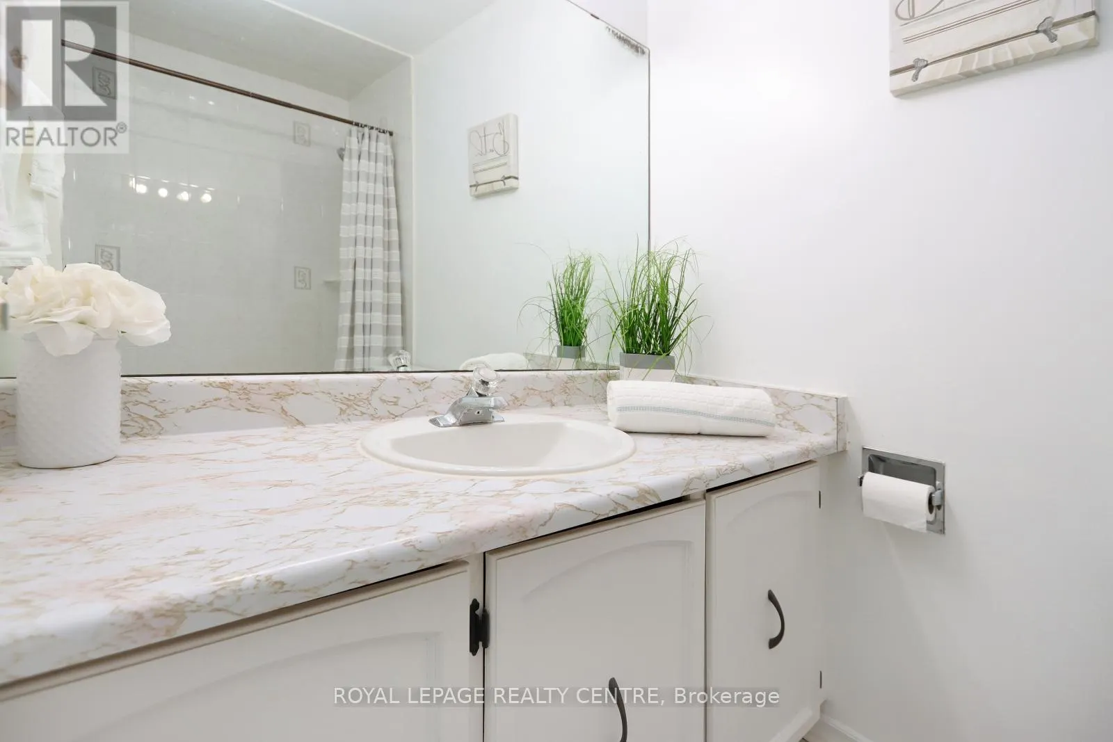 183 - 1055 DUNDAS STREET E