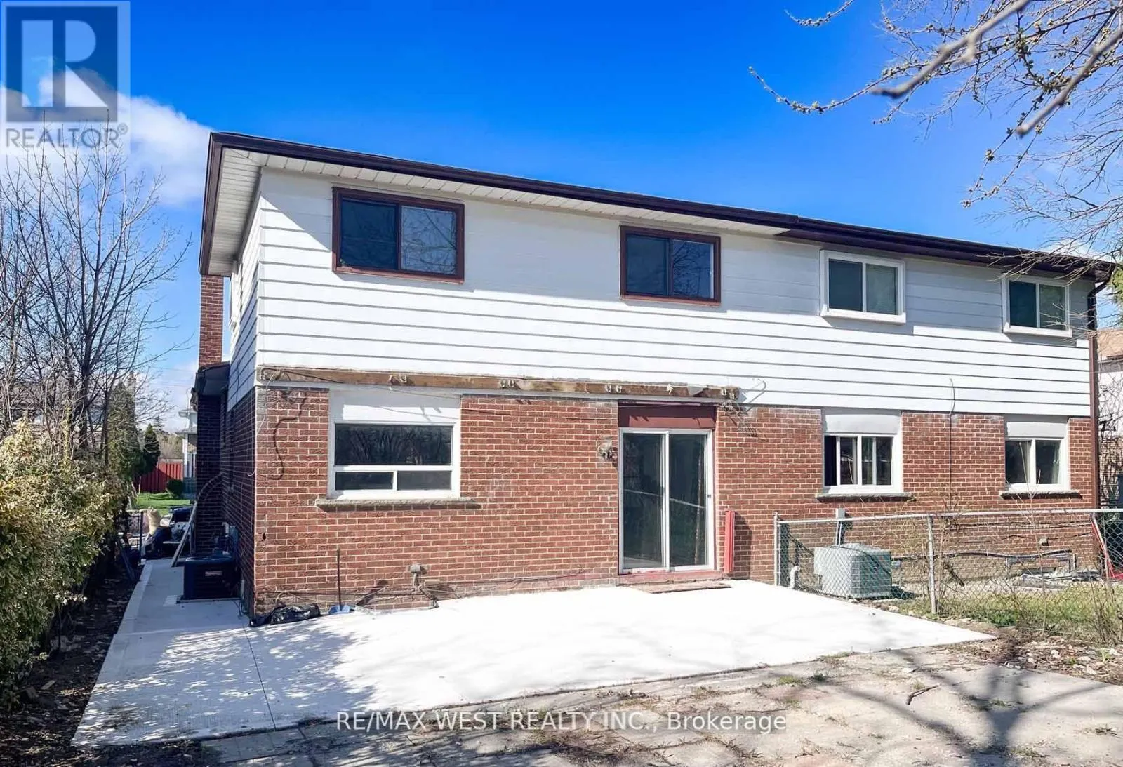 #UPPER - 322 HANSEN ROAD