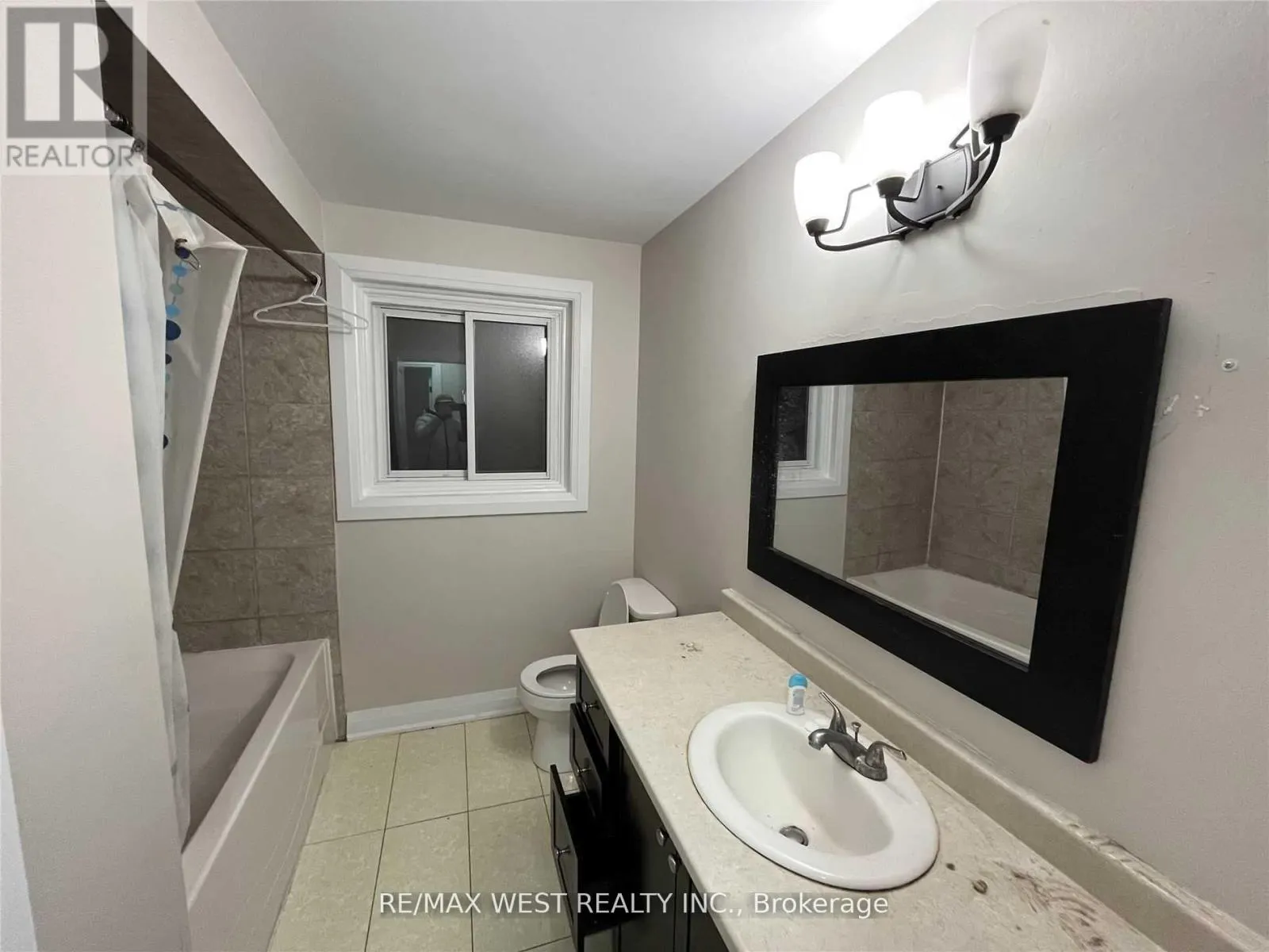 #UPPER - 322 HANSEN ROAD