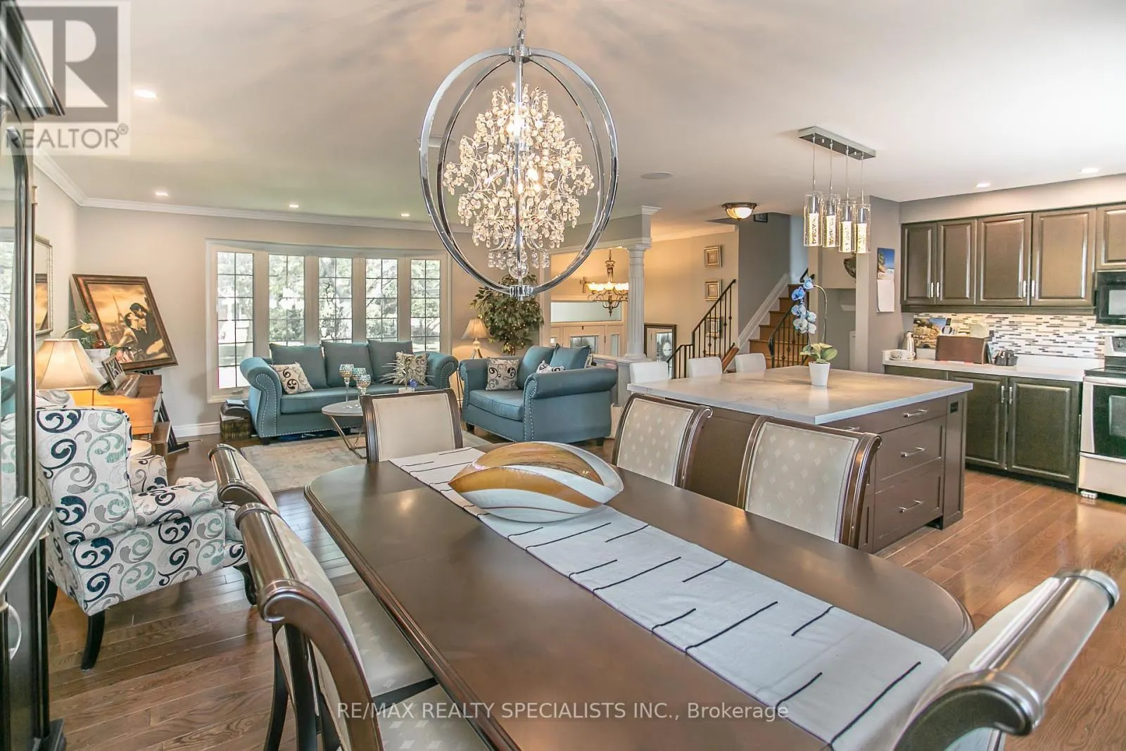 2422 VENTURA DRIVE