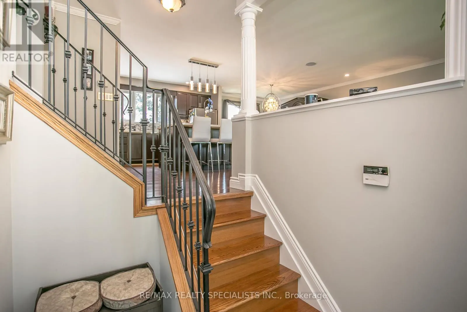 2422 VENTURA DRIVE