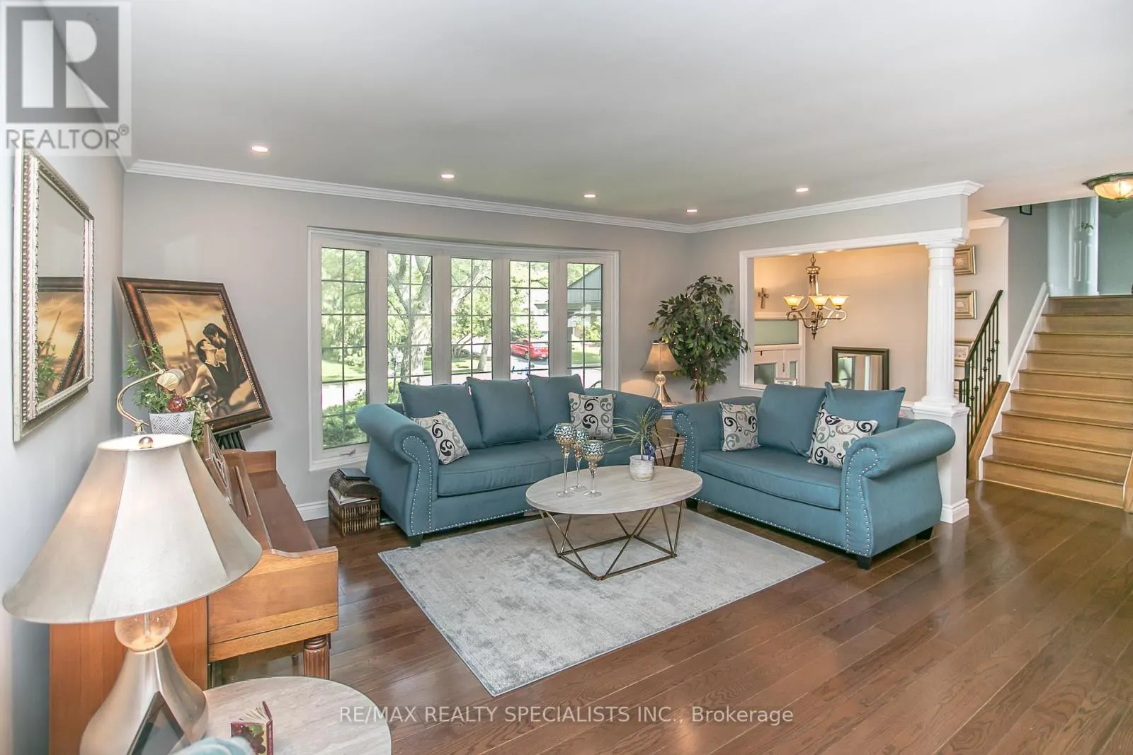 2422 VENTURA DRIVE