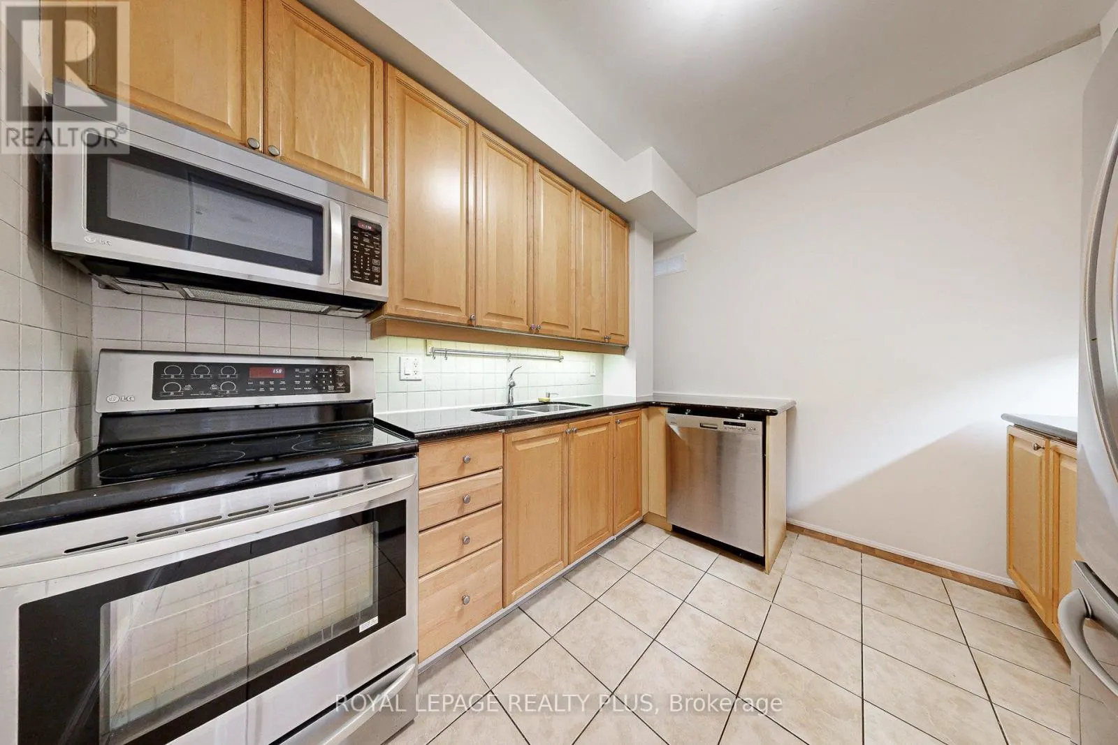 3008 - 3880 DUKE OF YORK BOULEVARD