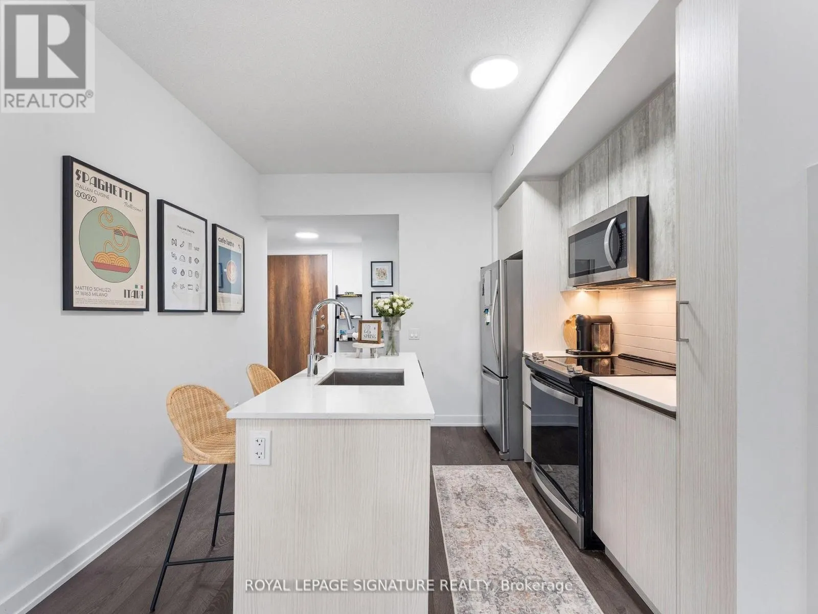 132 - 251 MANITOBA STREET S