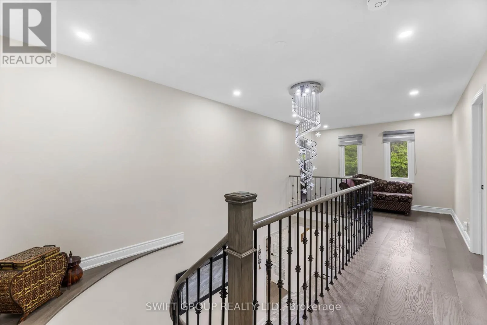 82 FLOWERTOWN AVENUE