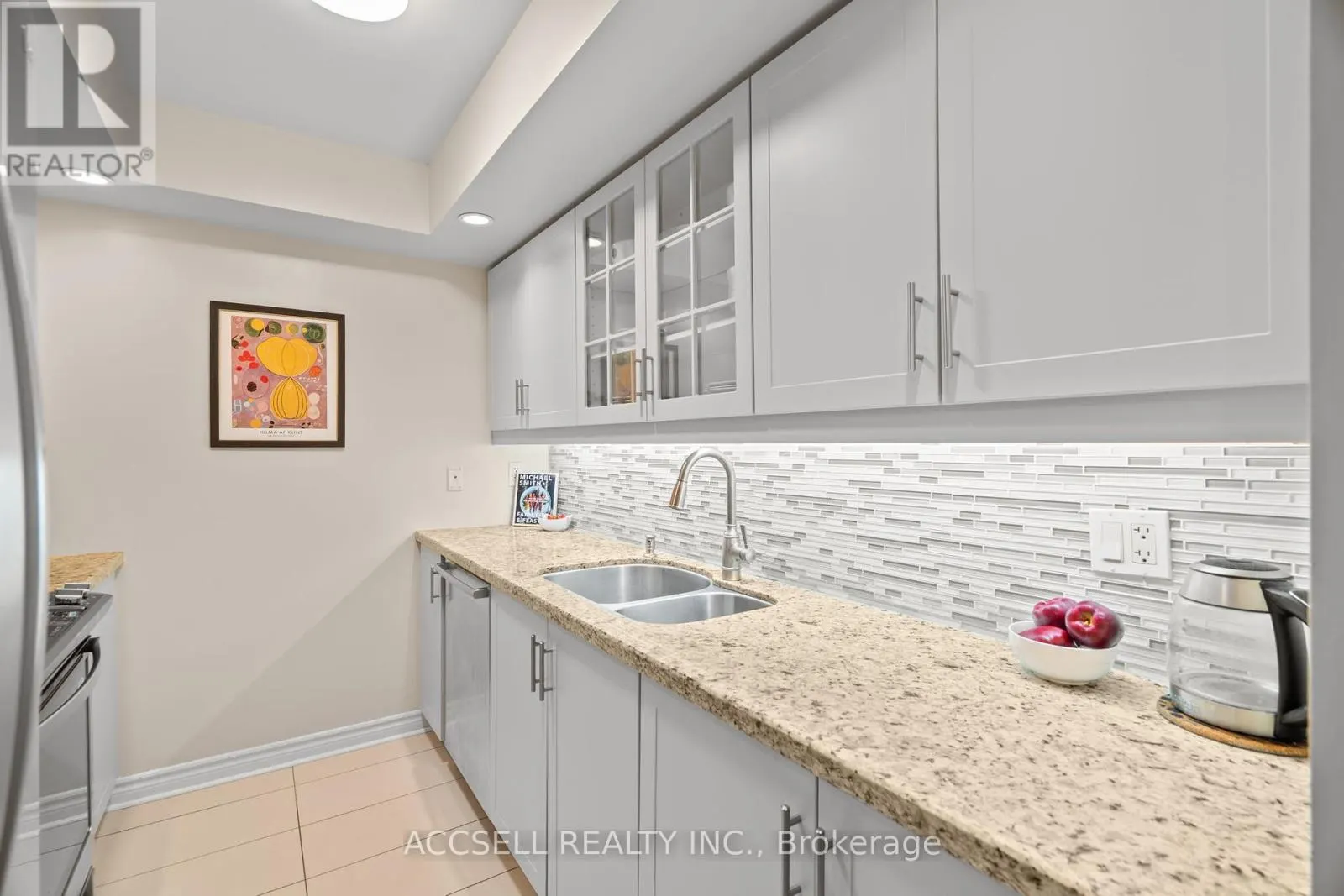 1816 - 5233 DUNDAS STREET W