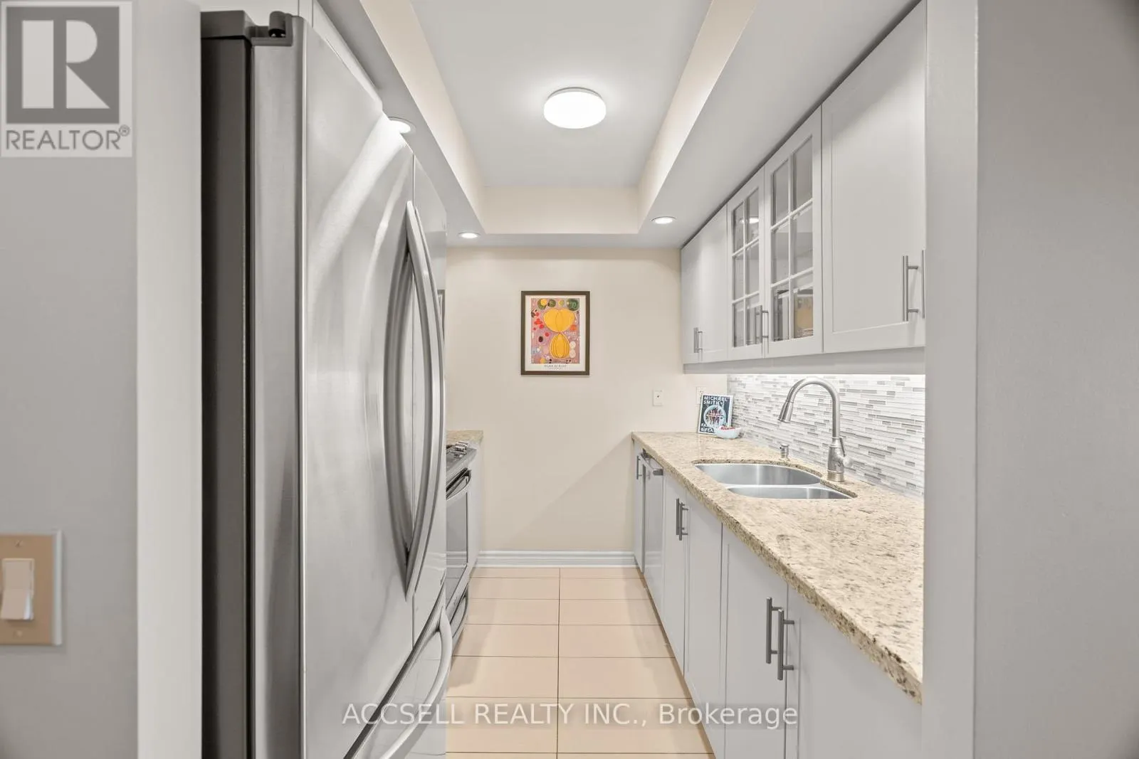 1816 - 5233 DUNDAS STREET W
