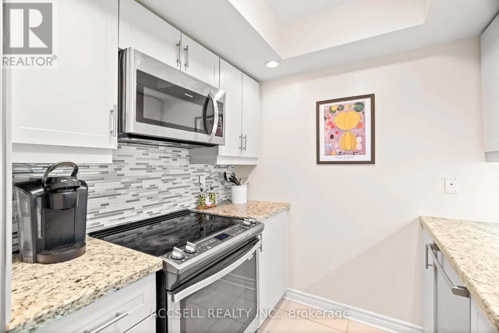 1816 - 5233 DUNDAS STREET W