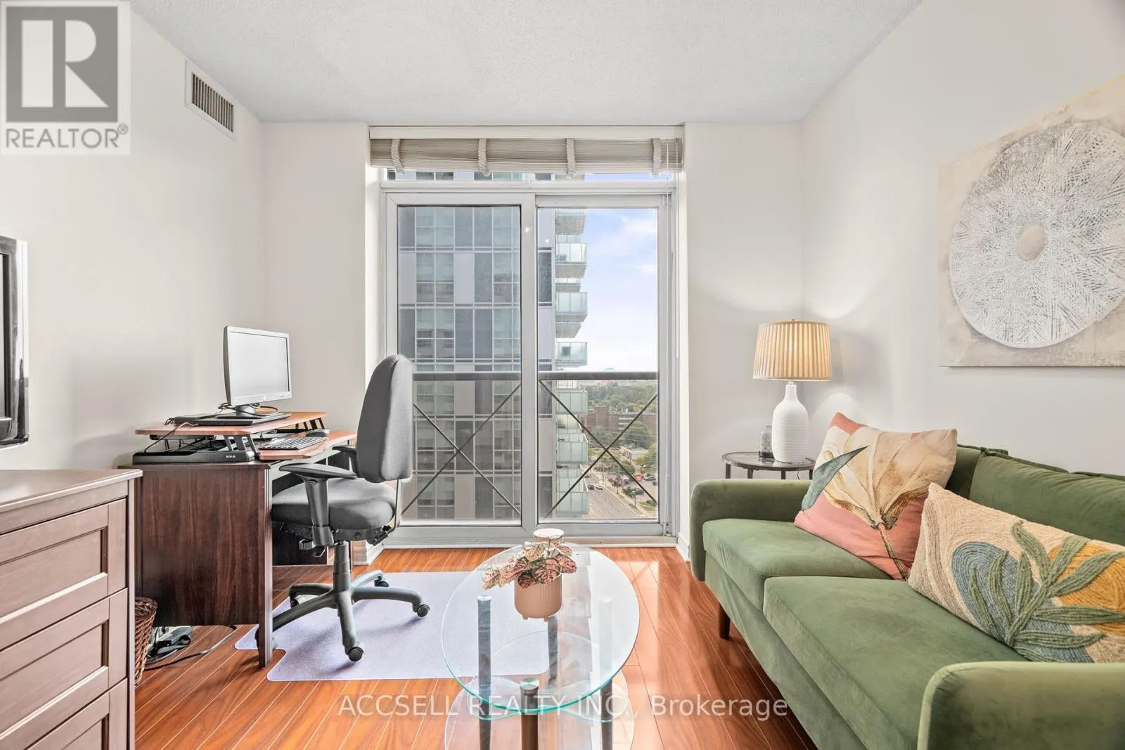 1816 - 5233 DUNDAS STREET W