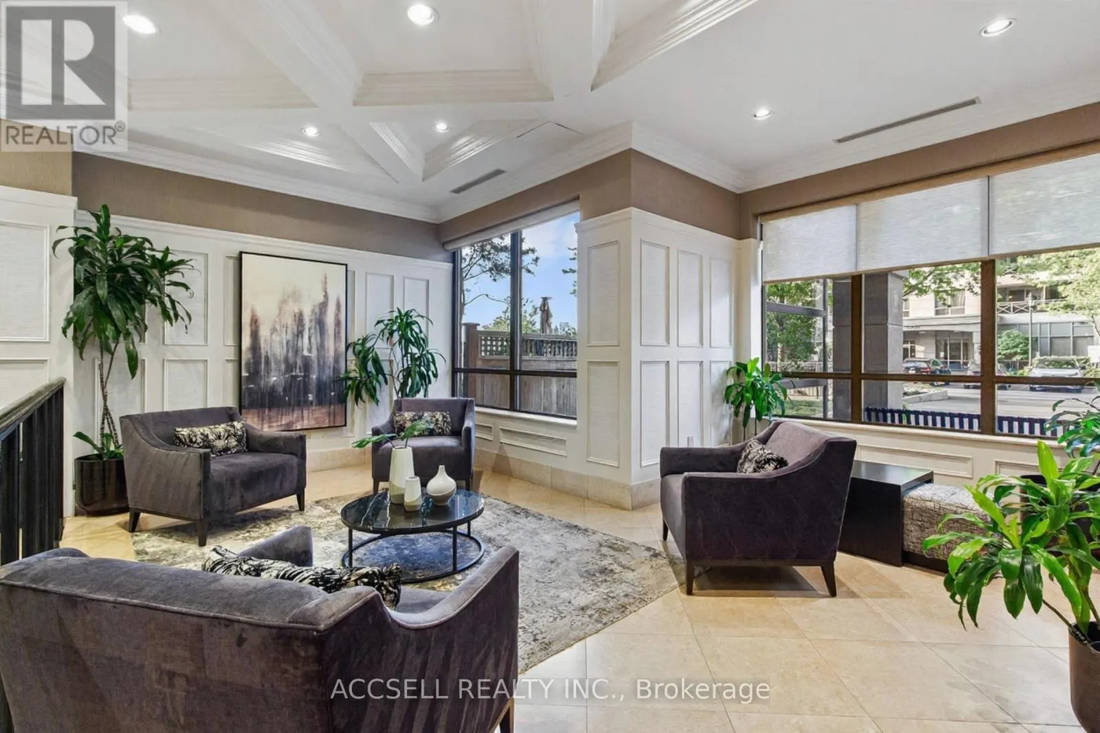 1816 - 5233 DUNDAS STREET W