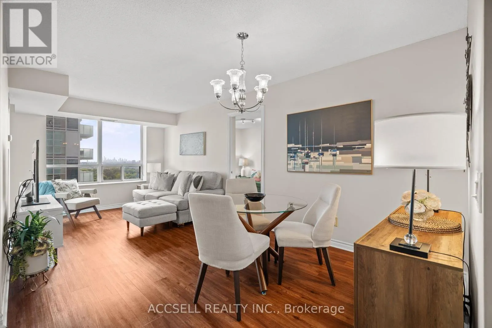 1816 - 5233 DUNDAS STREET W