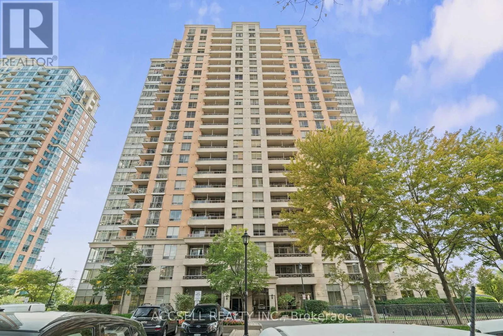 1816 - 5233 DUNDAS STREET W