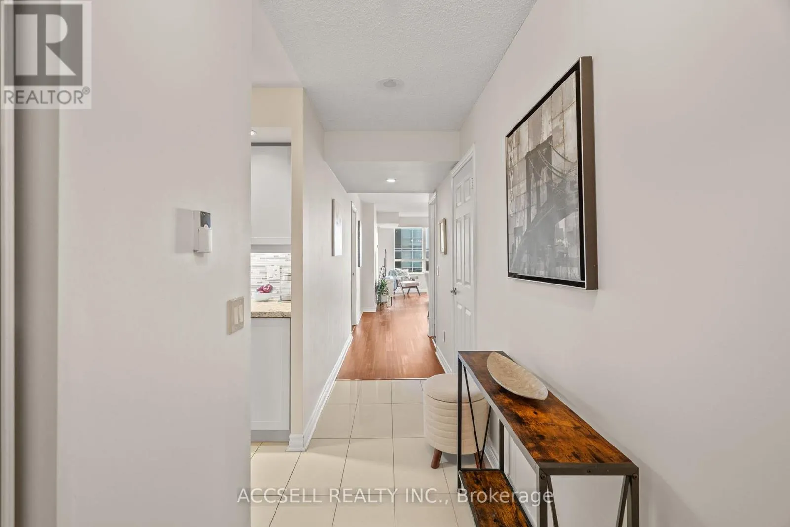 1816 - 5233 DUNDAS STREET W