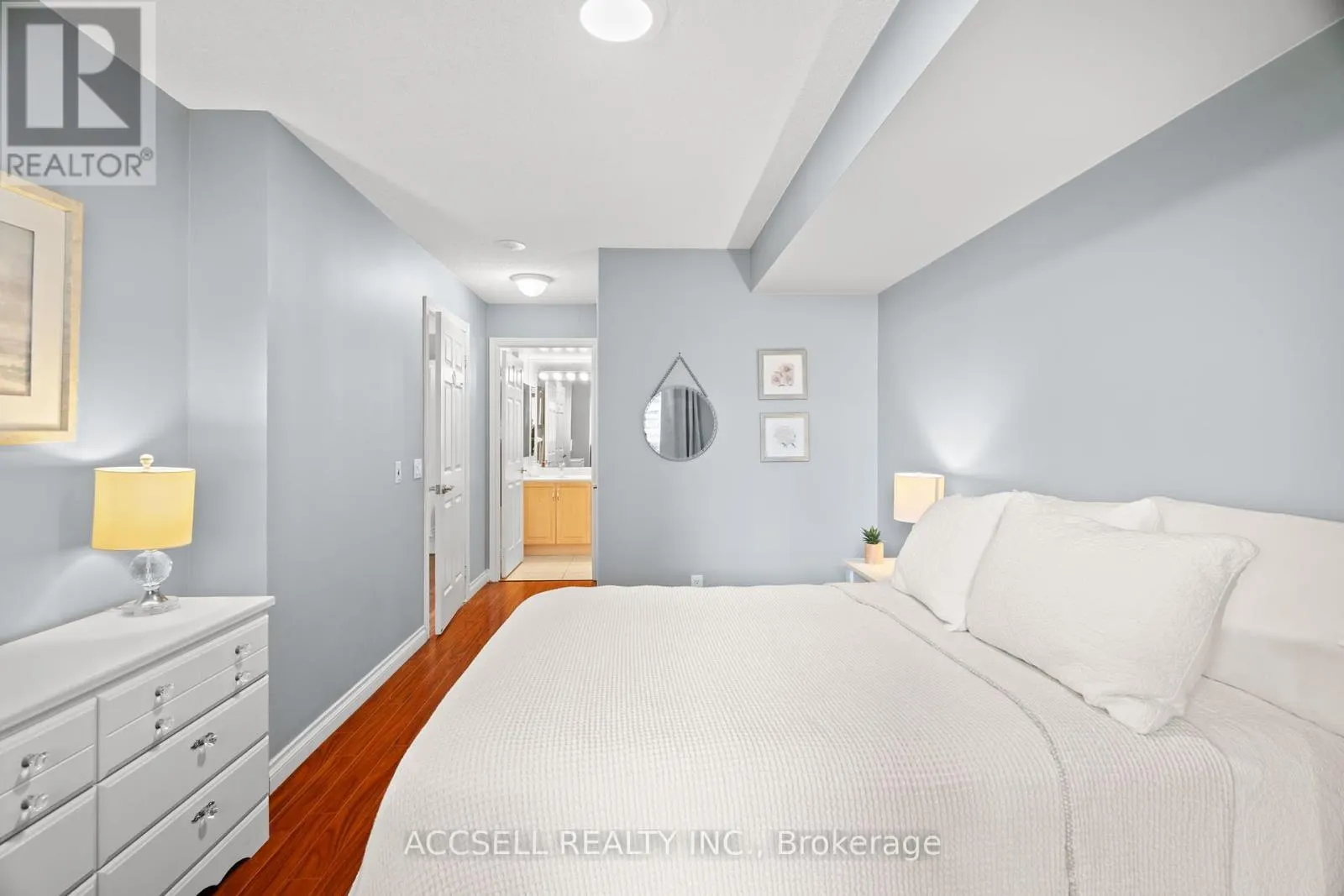 1816 - 5233 DUNDAS STREET W