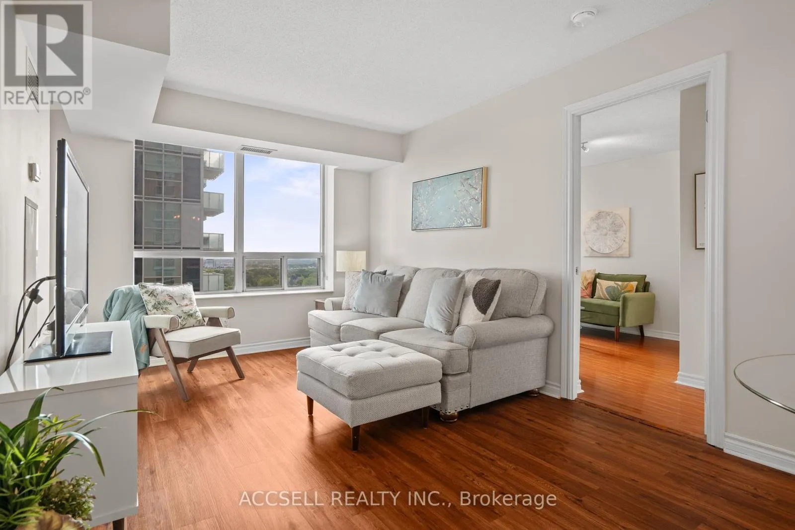1816 - 5233 DUNDAS STREET W