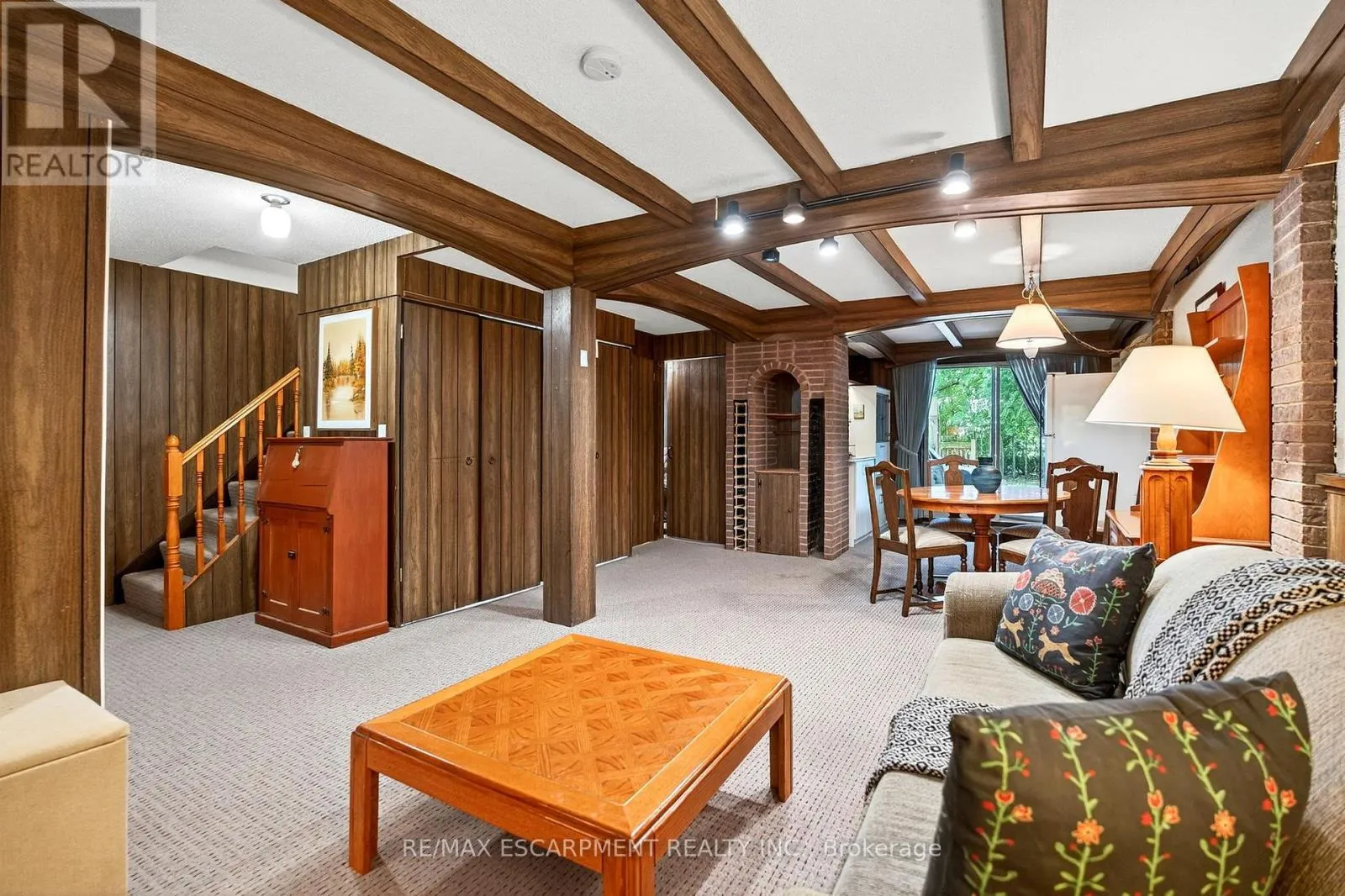 4 - 1552 KERNS ROAD