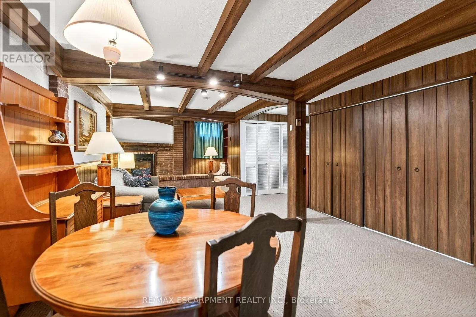 4 - 1552 KERNS ROAD