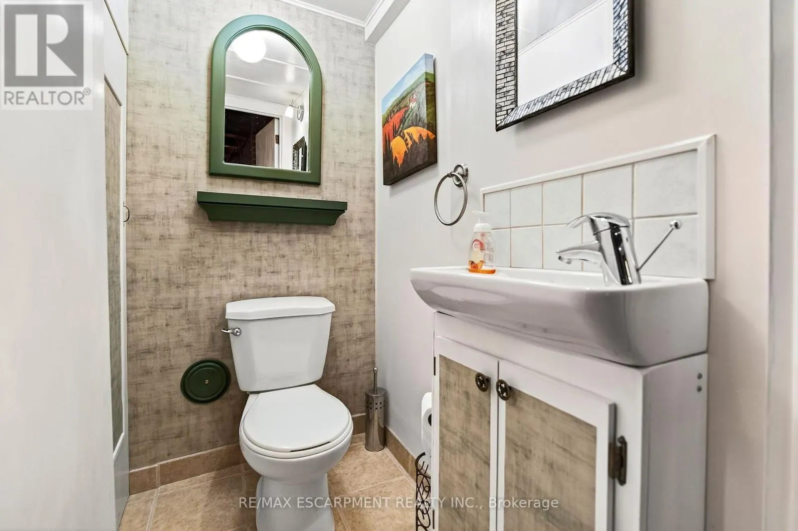 4 - 1552 KERNS ROAD