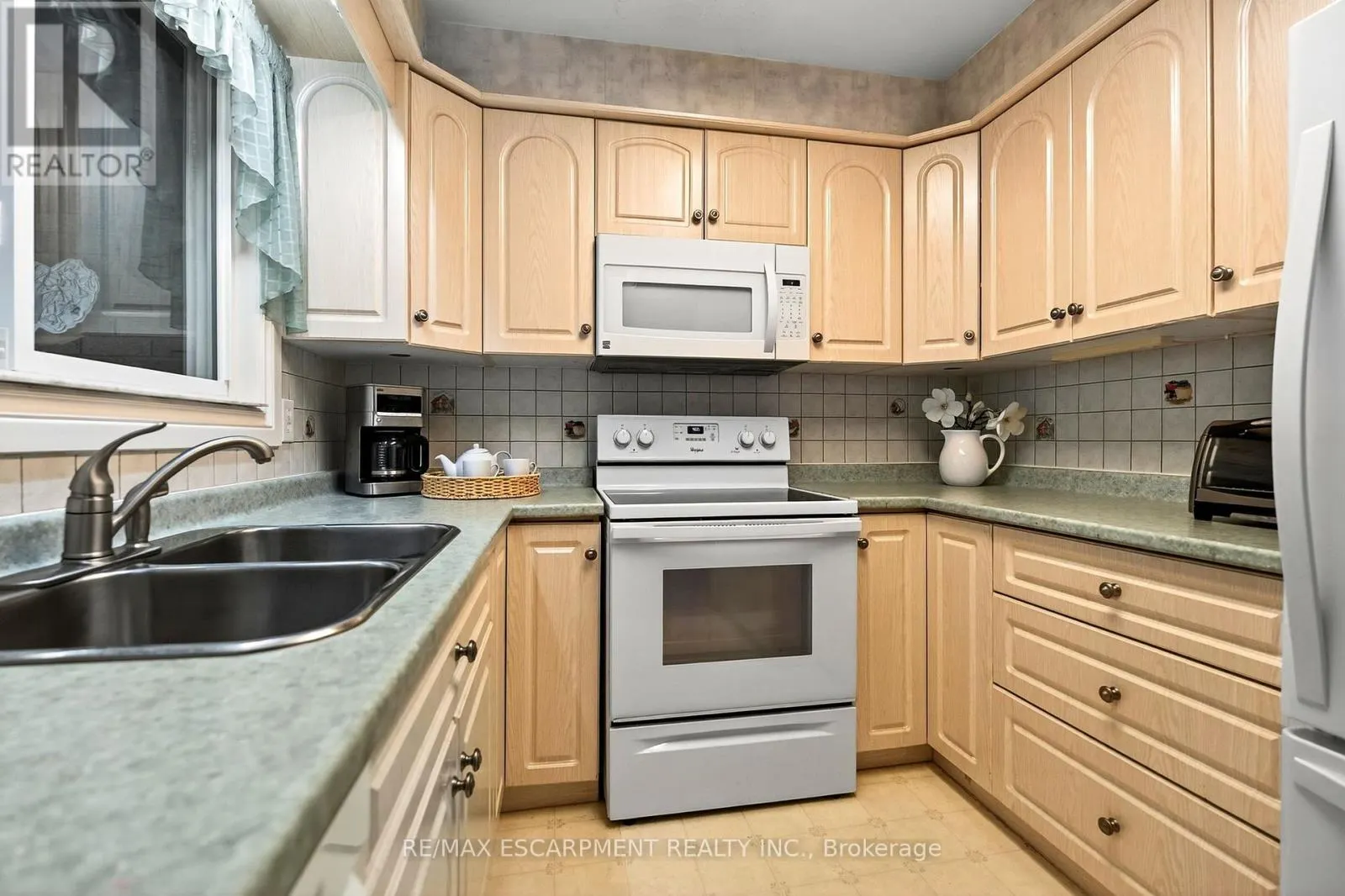 4 - 1552 KERNS ROAD