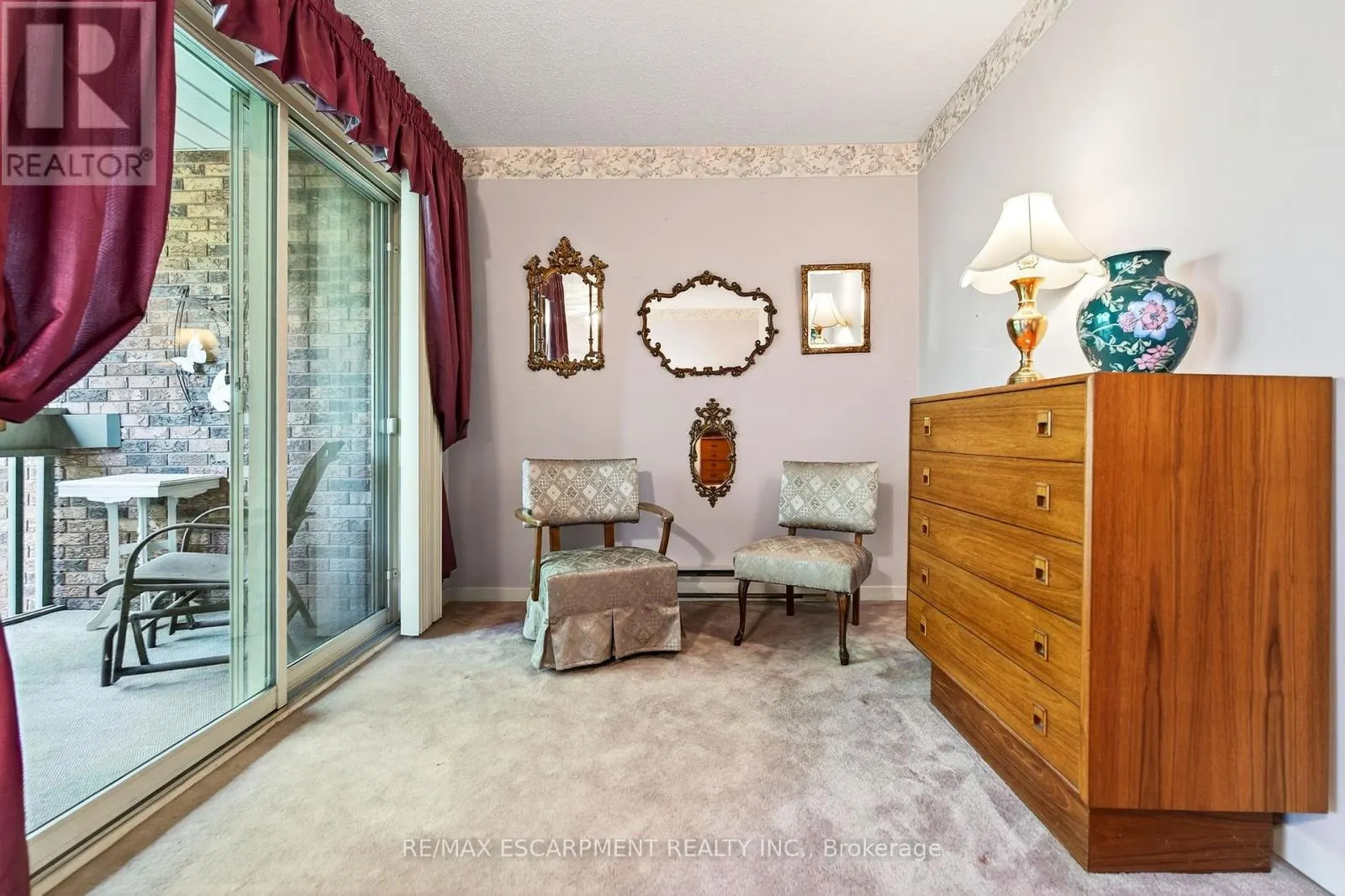 4 - 1552 KERNS ROAD