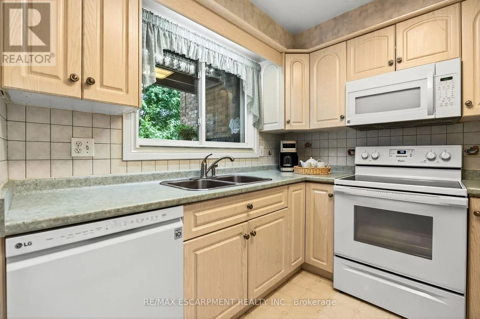 4 - 1552 KERNS ROAD