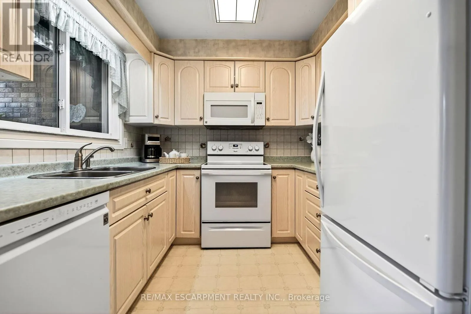 4 - 1552 KERNS ROAD
