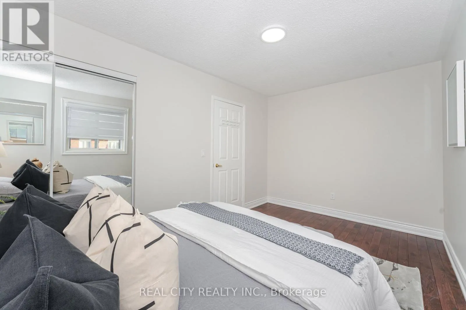 36 JEREMY PLACE