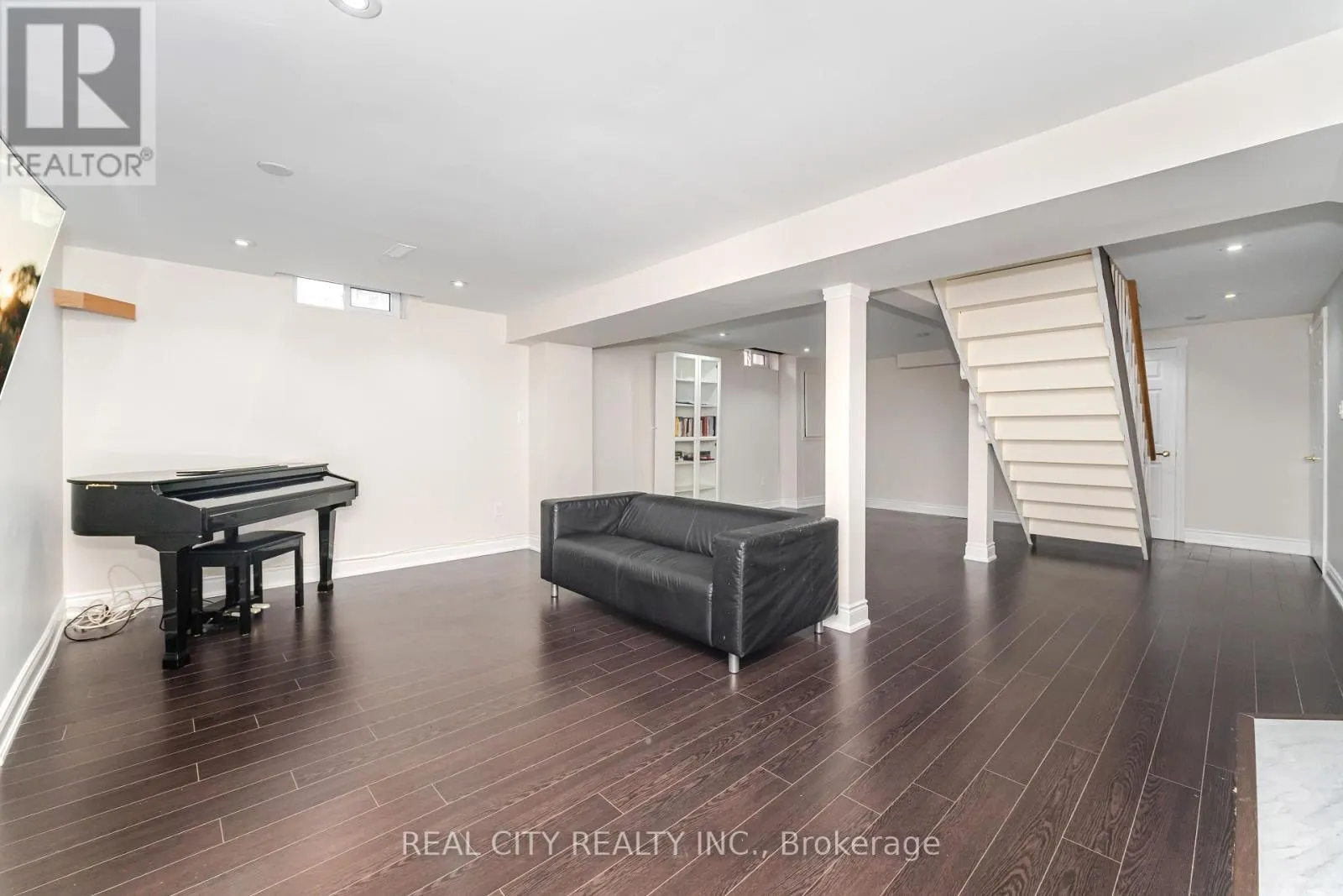 36 JEREMY PLACE