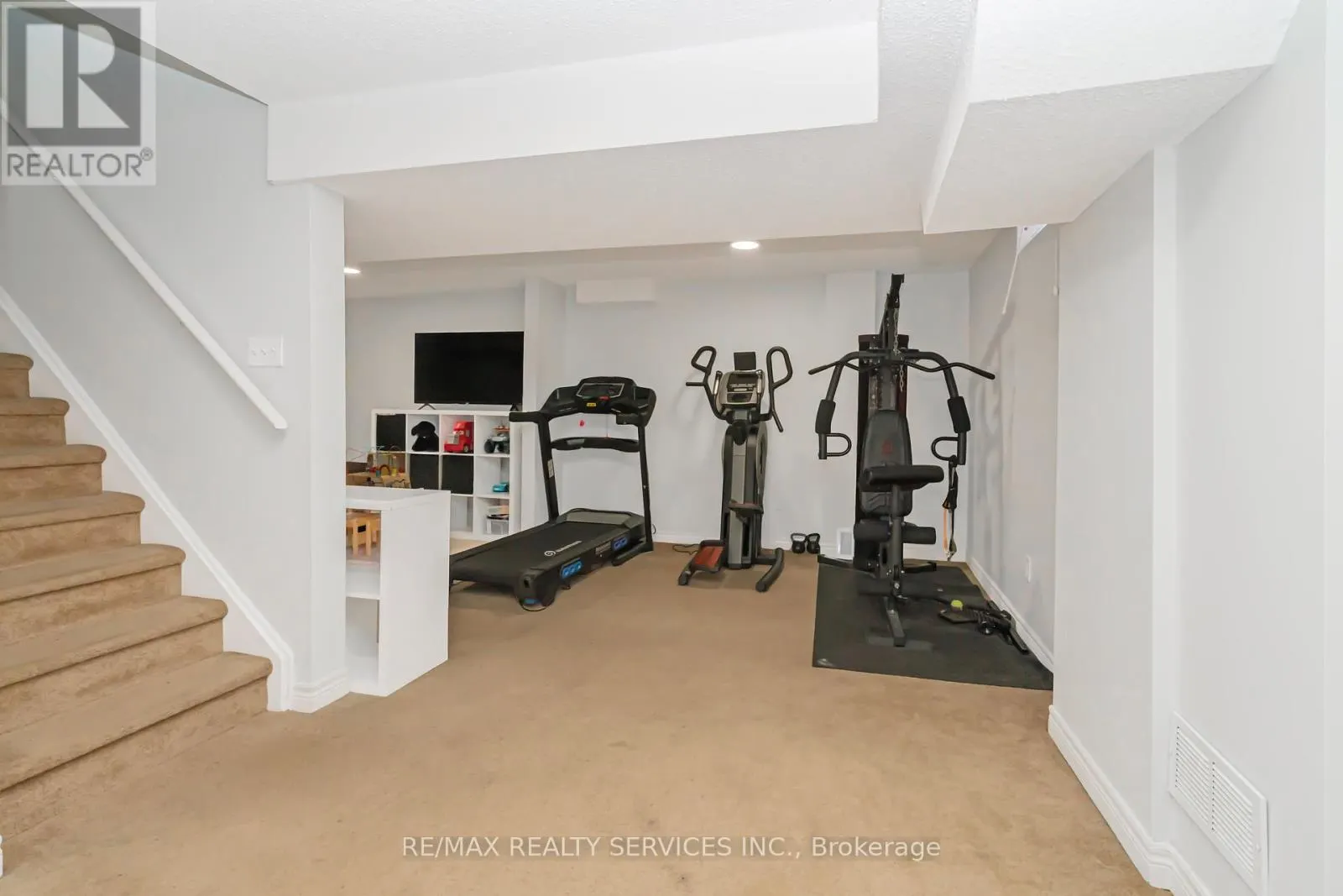 46 OAKMEADOW DRIVE