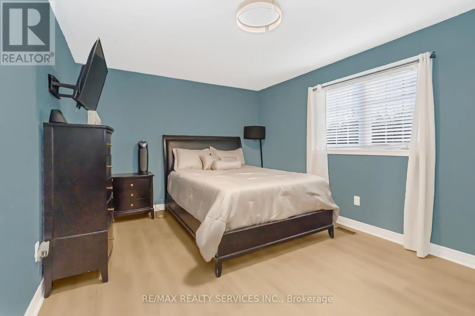46 OAKMEADOW DRIVE