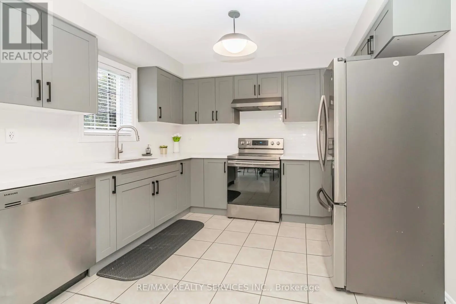 46 OAKMEADOW DRIVE
