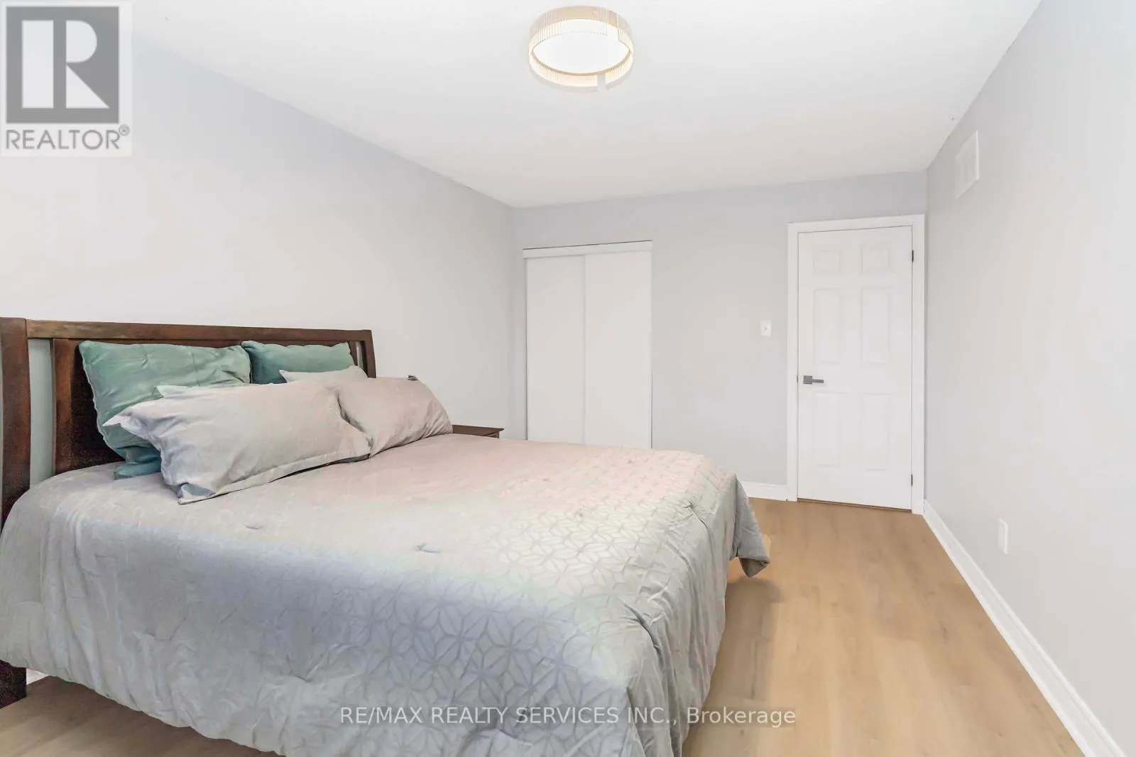 46 OAKMEADOW DRIVE
