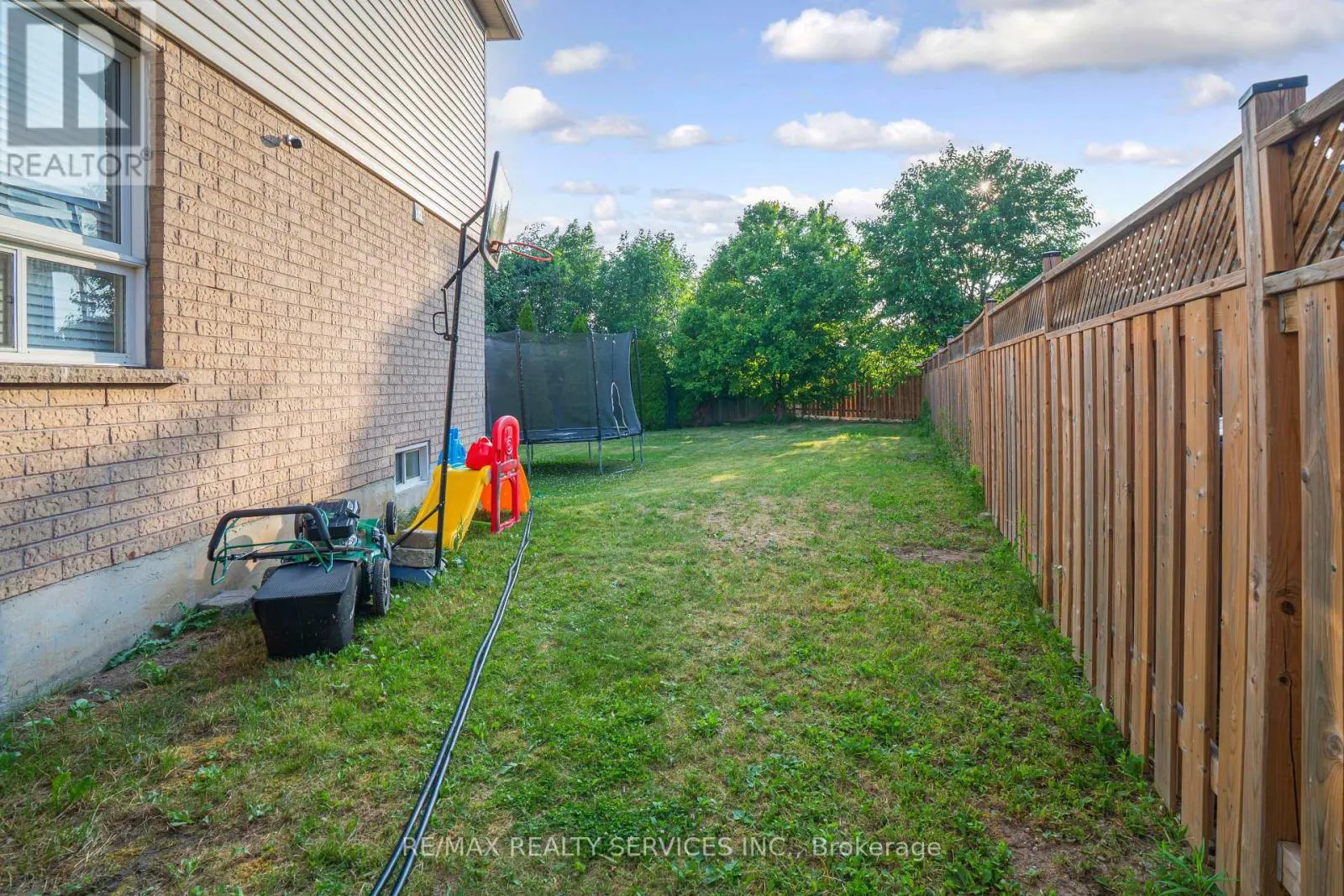 46 OAKMEADOW DRIVE