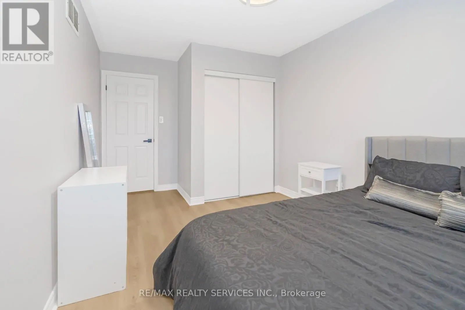 46 OAKMEADOW DRIVE