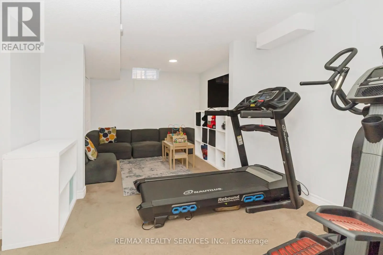 46 OAKMEADOW DRIVE