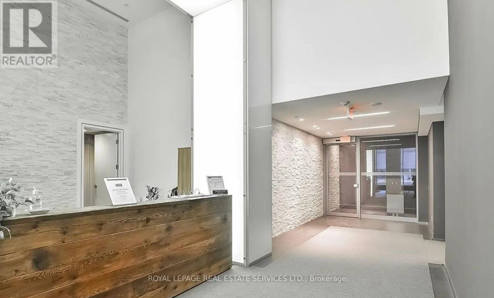 903 - 360 SQUARE ONE DRIVE