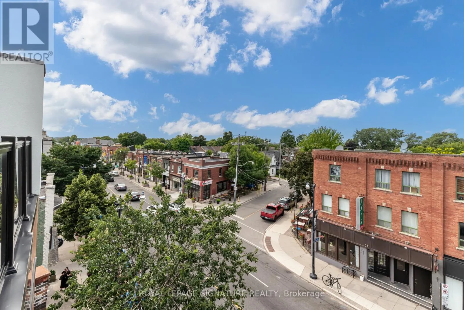 PH7 - 3039 DUNDAS STREET W