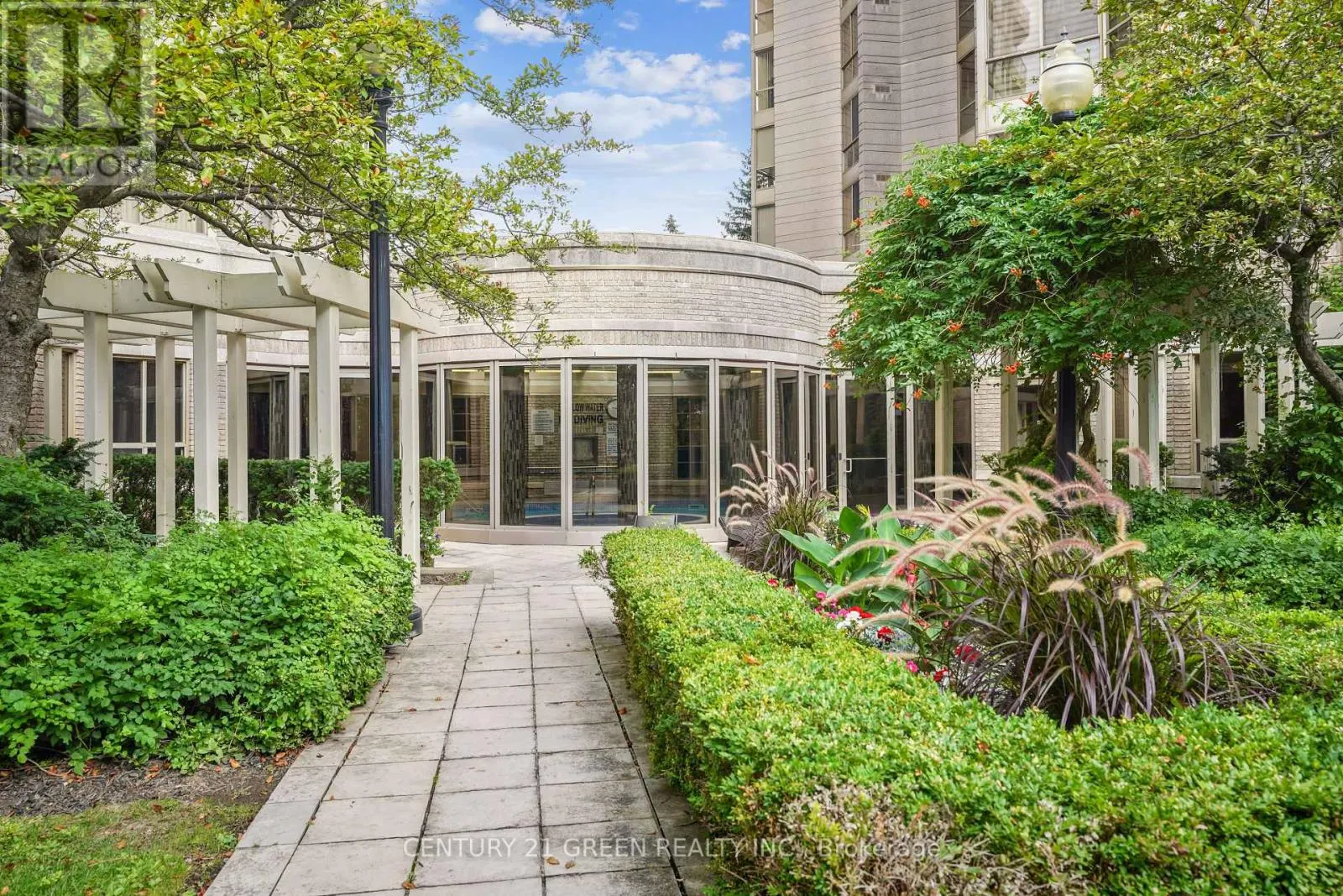 613 - 55 KINGSBRIDGE GARDEN CIRCLE