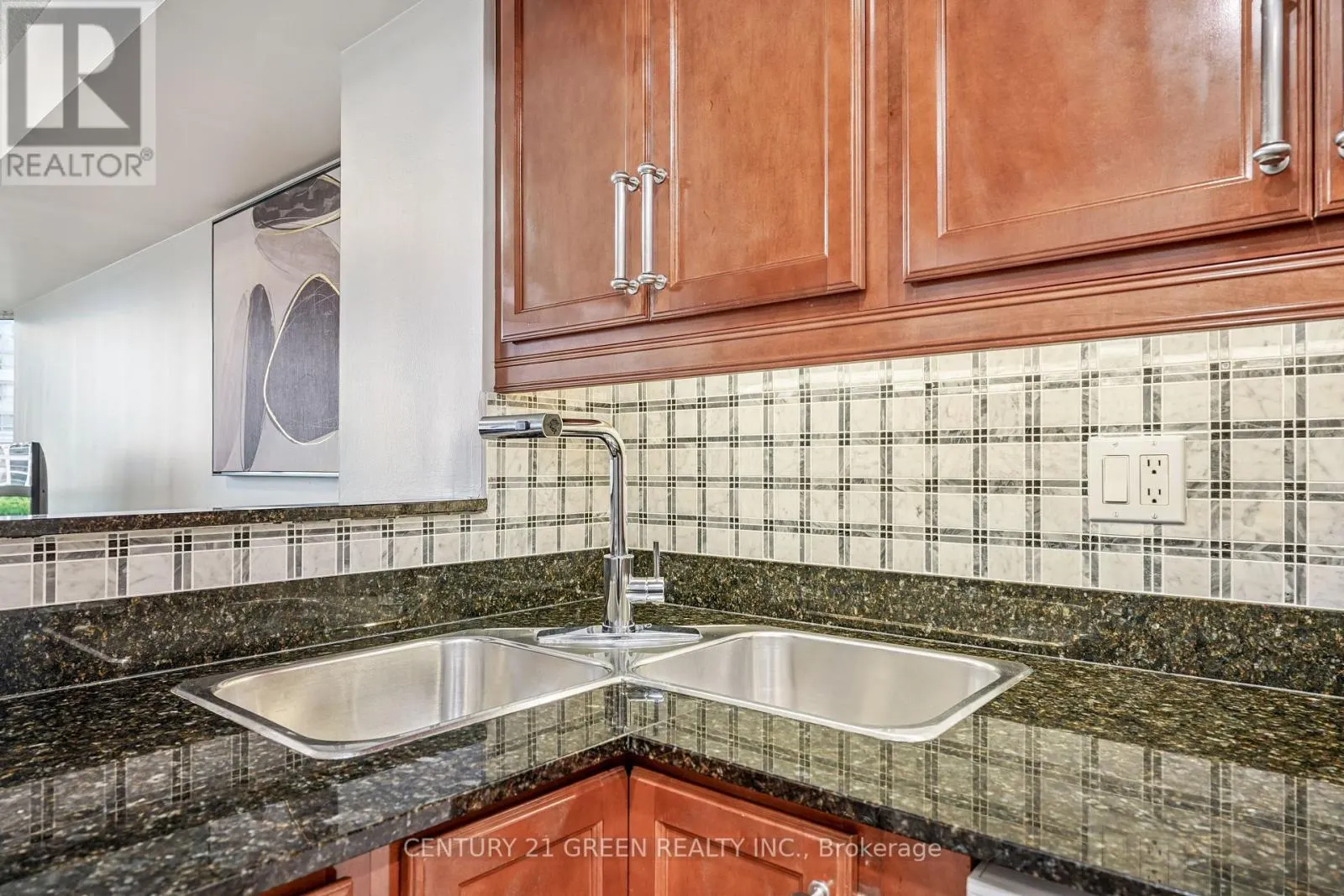613 - 55 KINGSBRIDGE GARDEN CIRCLE